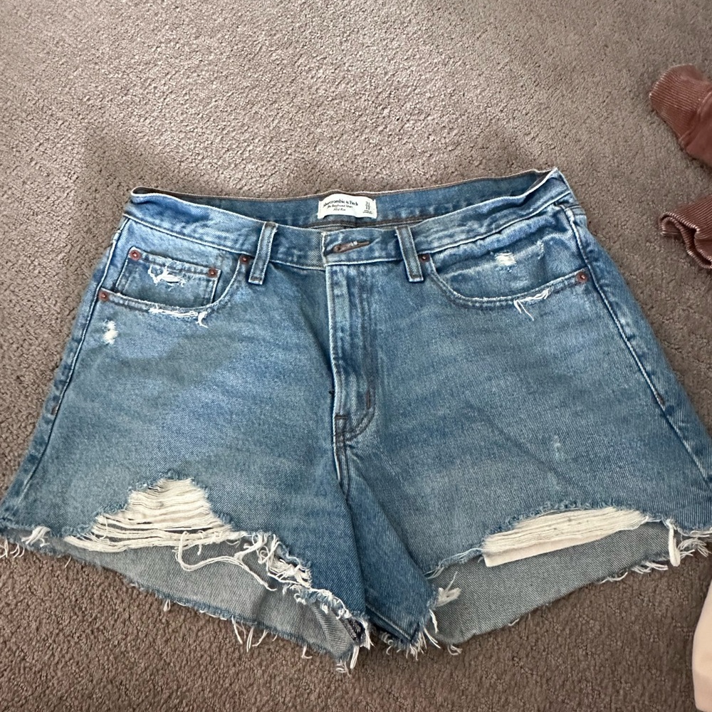Abercrombie & Fitch Distressed Mid Rise Boyfriend Denim Short - size 31 / 12